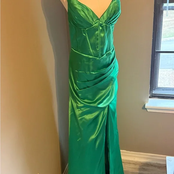 Emerald Green Satin Corset Prom Dress – Ruched & Slit - Picture 2 of 8